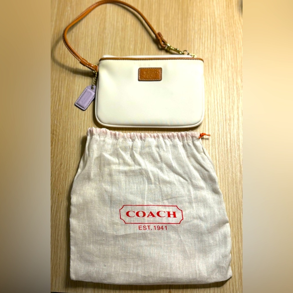 Cute Coach Zip Wristlet w/Bag